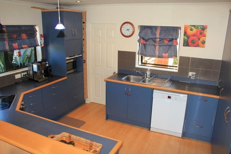 Photo of property in 2 George Deane Place, Greenhithe, Auckland, 0632