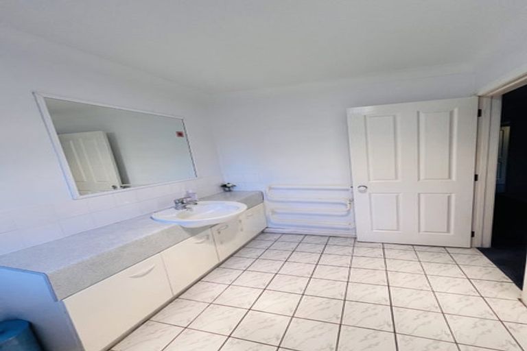 Photo of property in 111 Wheturangi Road, Greenlane, Auckland, 1051