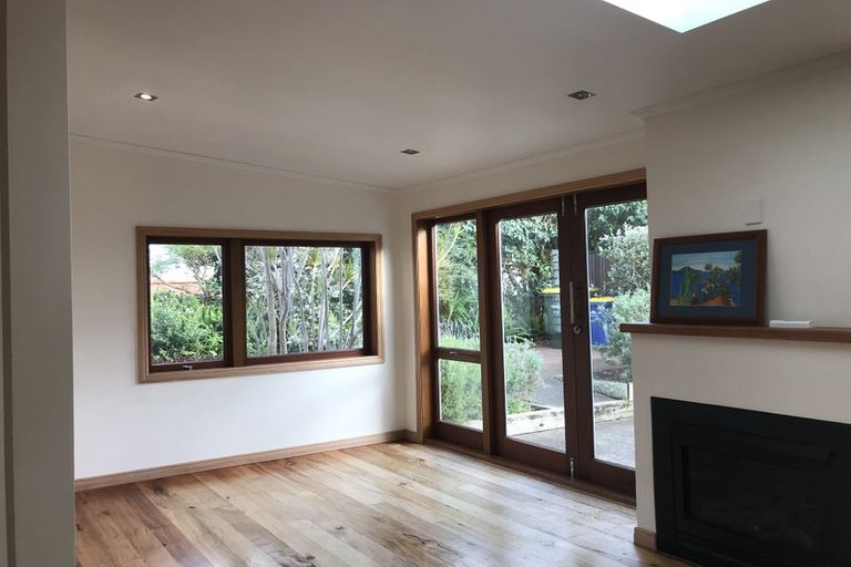 Photo of property in 4 Tobruk Crescent, Milford, Auckland, 0620