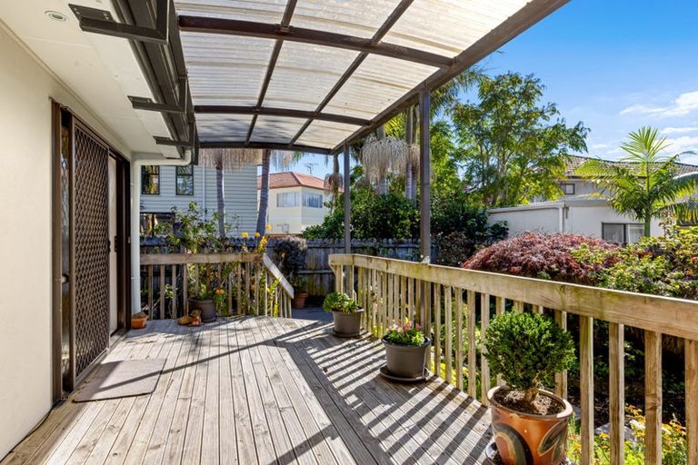 Photo of property in 43 Riverstone Road, Te Atatu Peninsula, Auckland, 0610