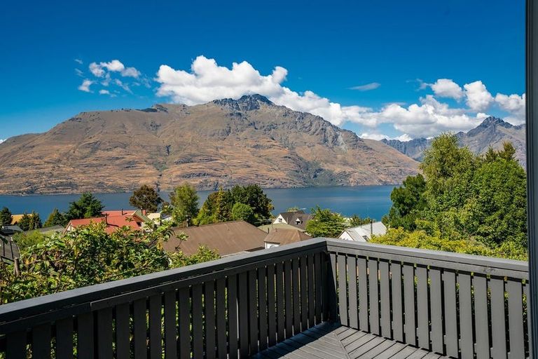Photo of property in 8 Arawata Terrace, Fernhill, Queenstown, 9300