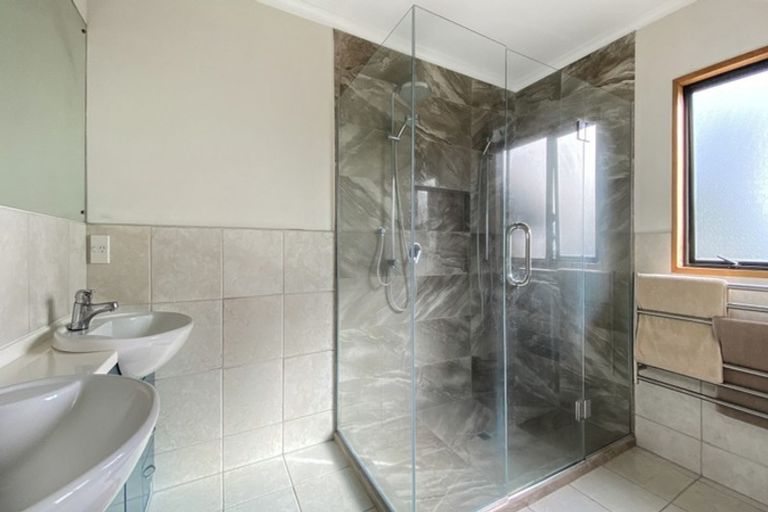 Photo of property in 25 Brooke Ridge Rise, East Tamaki Heights, Auckland, 2016