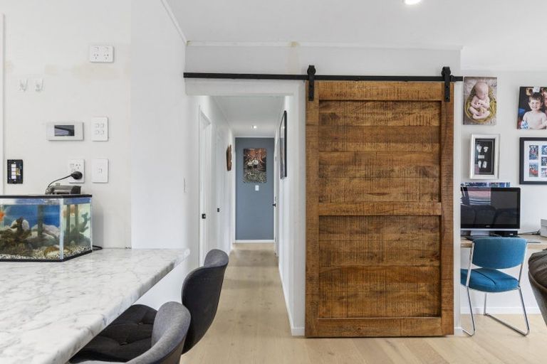 Photo of property in 24 Cemetery Road, Waiuku, 2123