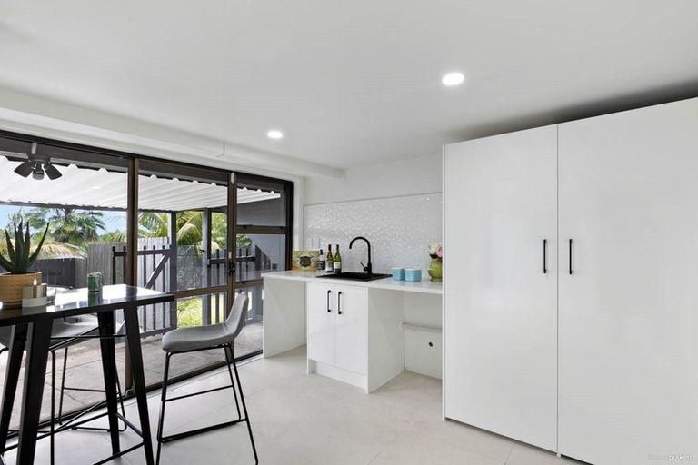 Photo of property in 1/111 Arran Road, Browns Bay, Auckland, 0630