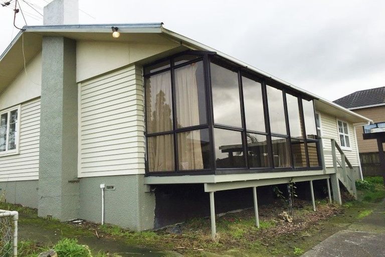 Photo of property in 12 Cutler Street, New Lynn, Auckland, 0600