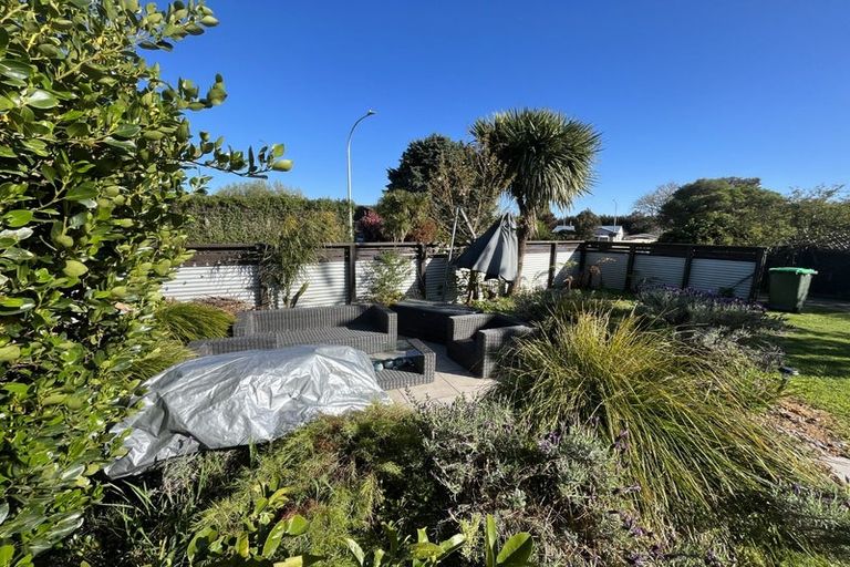 Photo of property in 2 Mcduff Place, Havelock North, 4130