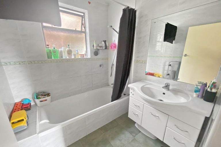 Photo of property in 75 Verbena Road, Birkdale, Auckland, 0626