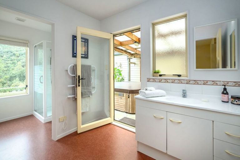 Photo of property in 1789 State Highway 2, Kaitoke, Upper Hutt, 5018