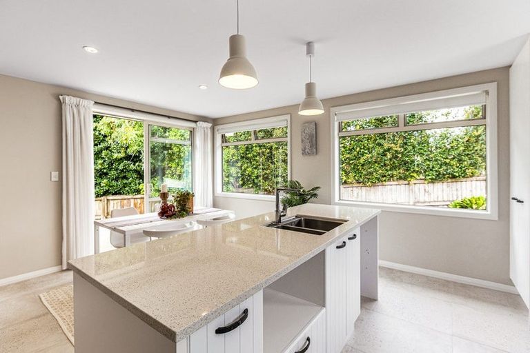 Photo of property in 6a Moera Place, Stanmore Bay, Whangaparaoa, 0932