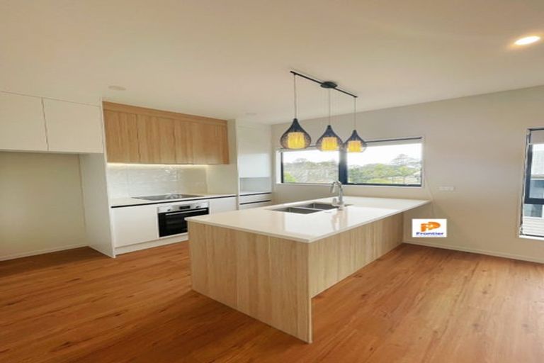 Photo of property in 44 William Souter Street, Forrest Hill, Auckland, 0620