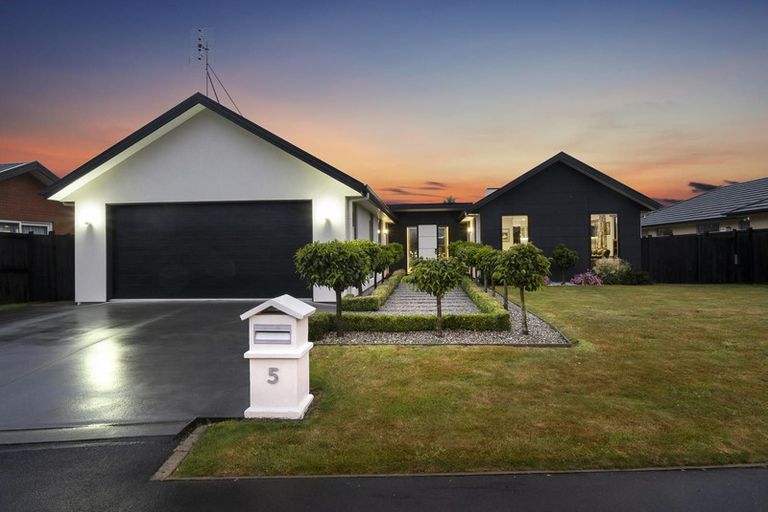 Photo of property in 5 Smiley Place, Mosgiel, 9024