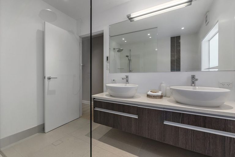 Photo of property in 76 Churchill Road, Murrays Bay, Auckland, 0630