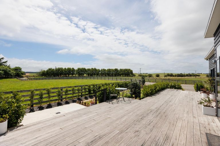 Photo of property in 567 Lethbridge Road, Halcombe, 4775