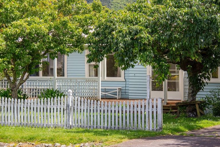 Photo of property in 12 Bethune Street, Featherston, 5710