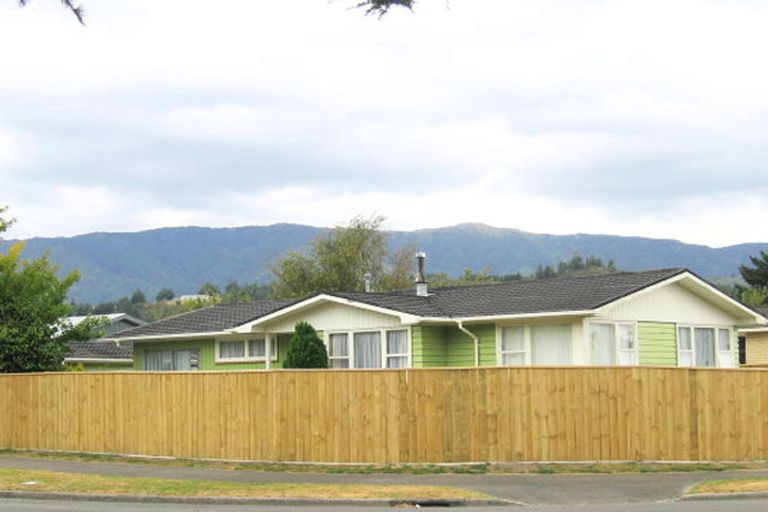 Photo of property in 58 California Drive, Totara Park, Upper Hutt, 5018