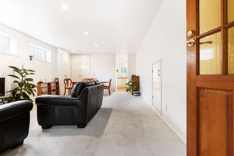 Photo of property in 113 Tiroroa Avenue, Te Atatu South, Auckland, 0610