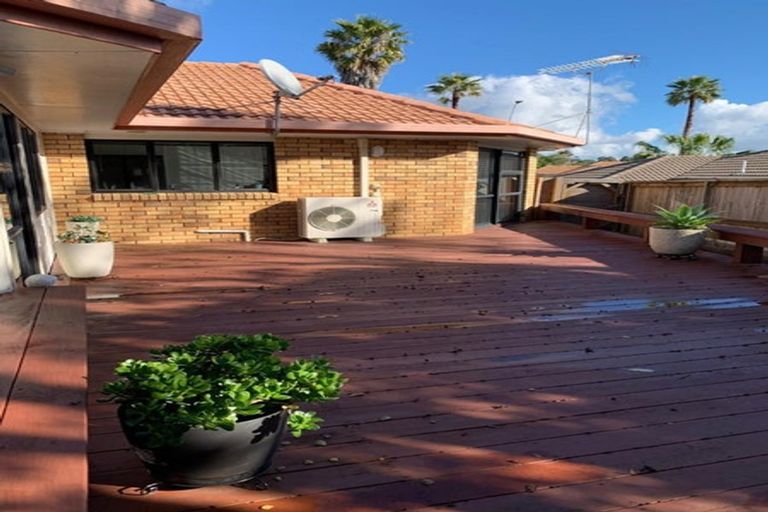 Photo of property in 82 Caribbean Drive, Unsworth Heights, Auckland, 0632