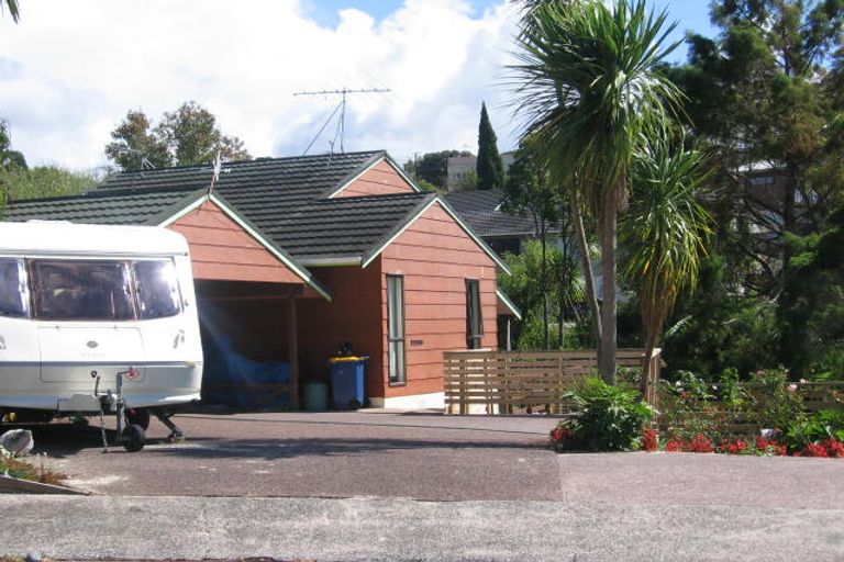 Photo of property in 23 Tiri View Place, Waiake, Auckland, 0630