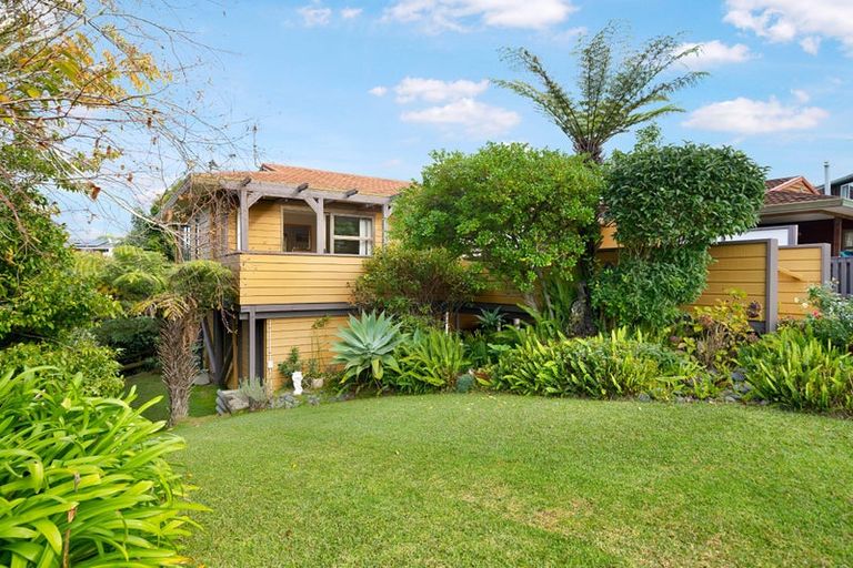 Photo of property in 2/5 Highlight Parade, Te Atatu South, Auckland, 0610