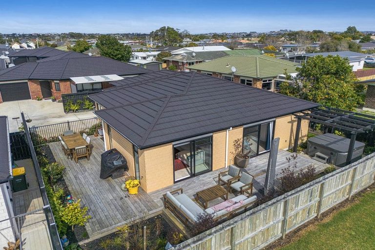 Photo of property in 16a Lillian Place, Orewa, 0931