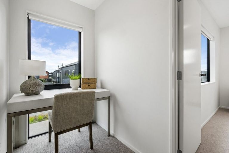 Photo of property in 4 Park Green Avenue, Rosehill, Papakura, 2113