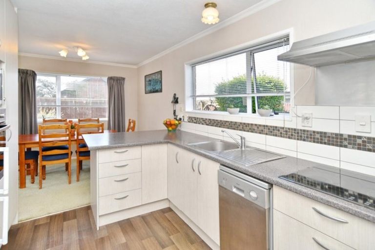 Photo of property in 21 Honeysuckle Place, Northcote, Christchurch, 8052