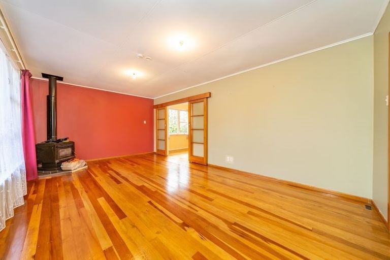 Photo of property in 39 Levant Street, Cannons Creek, Porirua, 5024