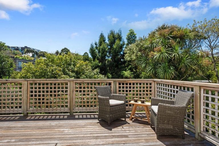 Photo of property in 6 Mollyhawk Place, Birkenhead, Auckland, 0626