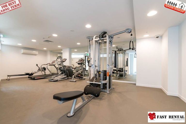 Photo of property in 18 Sumich Place, West Harbour, Auckland, 0618