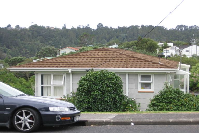 Photo of property in 32 Beach Haven Road, Beach Haven, Auckland, 0626