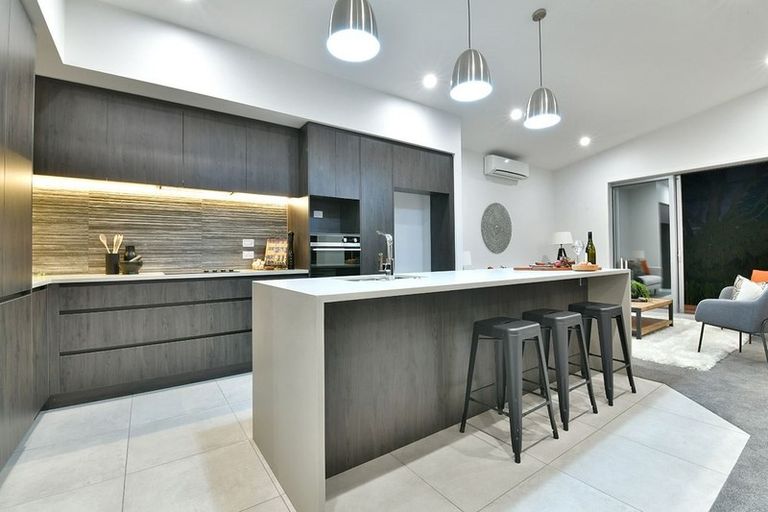 Photo of property in 17 Shakespear Road, Army Bay, Whangaparaoa, 0930