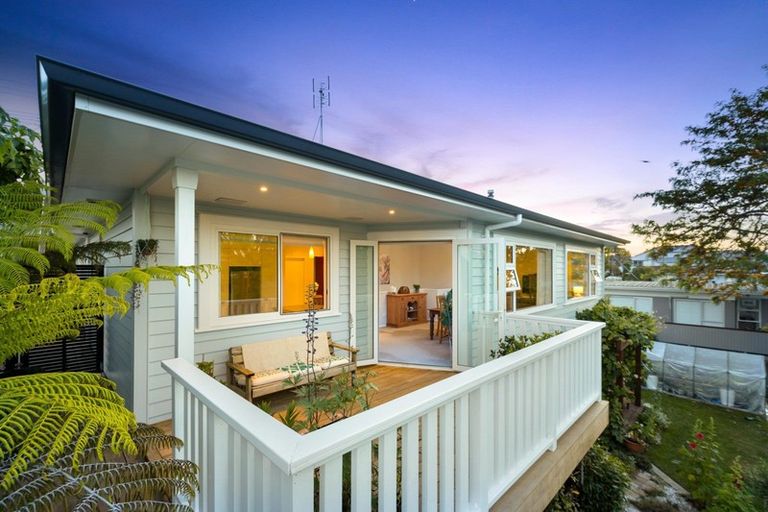 Photo of property in 1 Manuwai Road, Torbay, Auckland, 0630