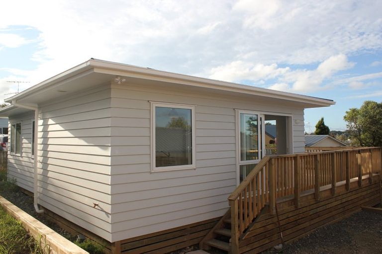 Photo of property in 10 Fordham Street, Beach Haven, Auckland, 0626