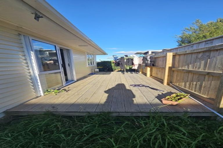 Photo of property in 77 Mould Street, Waitara, 4320