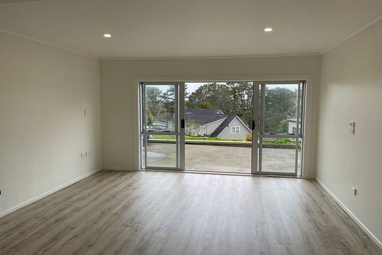 Photo of property in 42 Cyclarama Crescent, Massey, Auckland, 0614