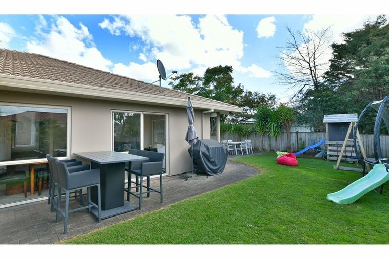 Photo of property in 11 Lakeside Drive, Orewa, 0931