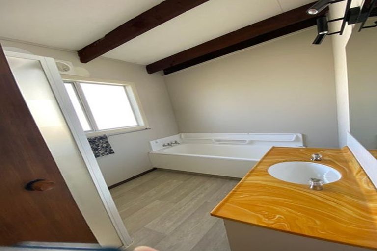 Photo of property in 828a Papamoa Beach Road, Papamoa Beach, Papamoa, 3118