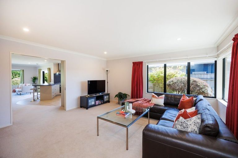 Photo of property in 23 Johnstone Drive, Fitzherbert, Palmerston North, 4410