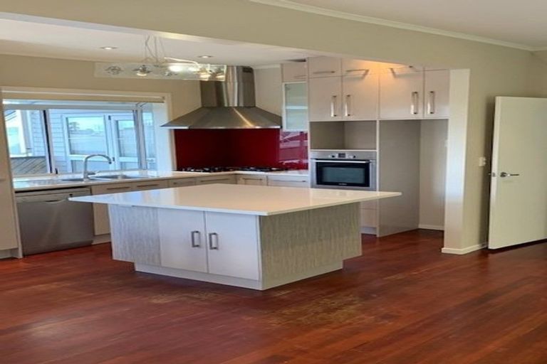 Photo of property in 386 Lake Road, Takapuna, Auckland, 0622