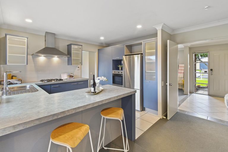 Photo of property in 6 Fergy Crescent, Wattle Downs, Auckland, 2103