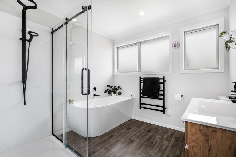 Photo of property in 14 Pinehurst Place, Wattle Downs, Auckland, 2103