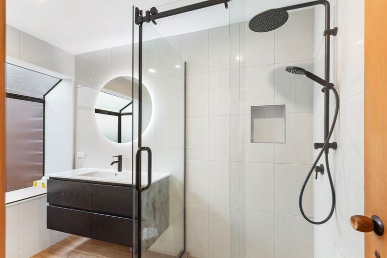 Photo of property in 1/5 Gulf Crest, Bucklands Beach, Auckland, 2012