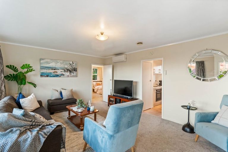 Photo of property in 1/32 Rosewarne Crescent, Glendene, Auckland, 0602