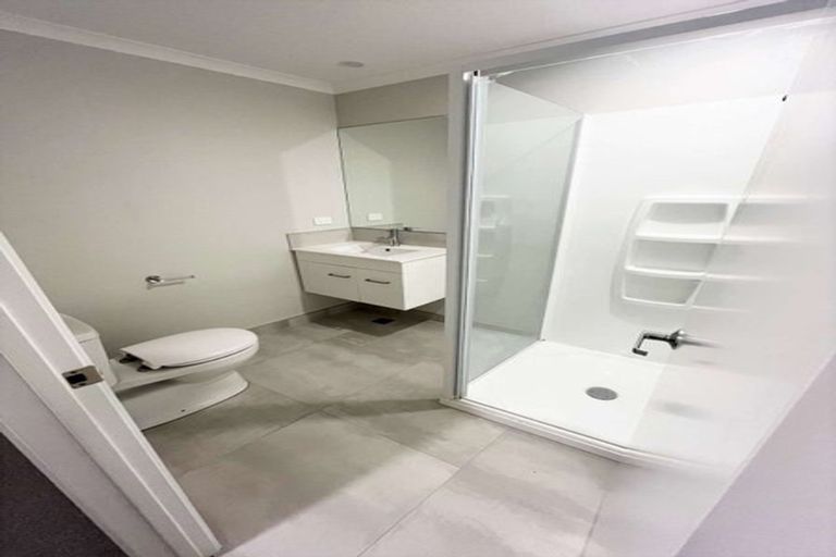 Photo of property in 72 Papatupu Way, Kumeu, 0810