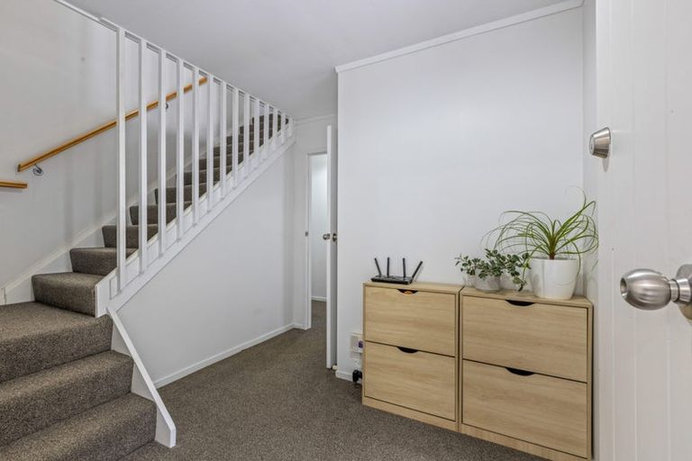 Photo of property in 2/12 Surville Place, Mairangi Bay, Auckland, 0630