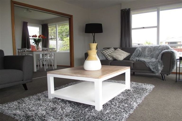 Photo of property in 6 Davidson Crescent, Hornby, Christchurch, 8042