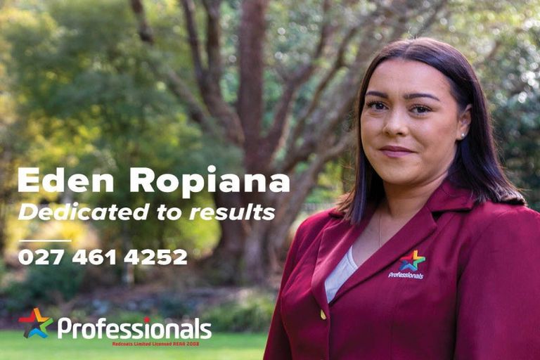 Photo of property in 26a Tai Paku Paku Road, Karaka Bays, Wellington, 6022