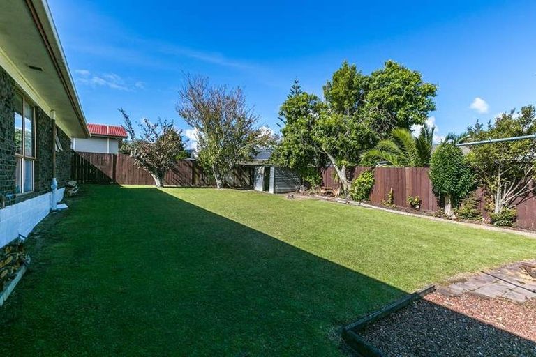 Photo of property in 13 Matuhi Rise, Henderson, Auckland, 0612