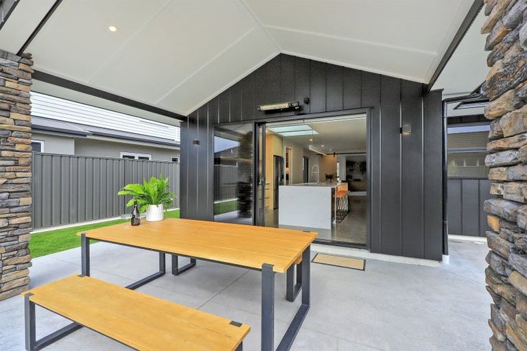 Photo of property in 40 Aspiring Drive, Poraiti, Napier, 4112