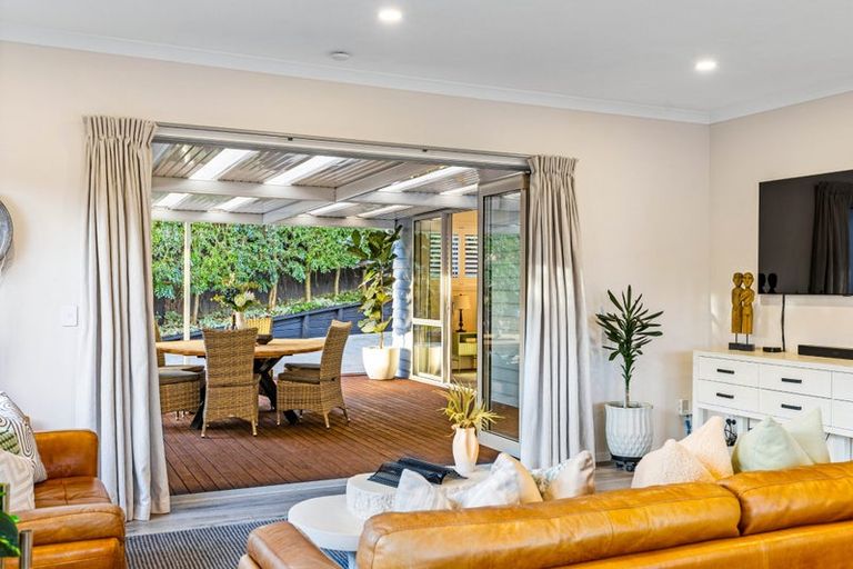 Photo of property in 6 Andre Rise, Stanmore Bay, Whangaparaoa, 0932